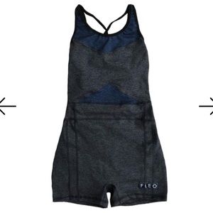 Brand new Large FLEO Singlet in Charcoal/Blue
